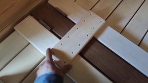 Сборка подспинников в парной. Строим баню.