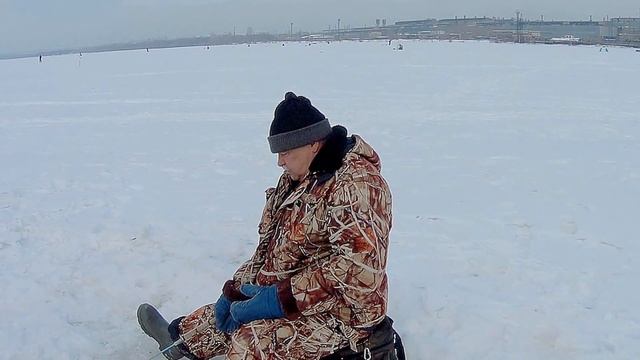 г.Екатеринбург. Верх-Исетский пруд. Разговоры с рыбаками... смотреть онлайн