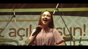 01 - Анна Драгу на Выпускном балу - 2021