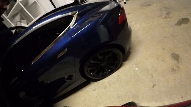 Tesla Model S burnout in garage! (Slowmotion) смотреть онлайн