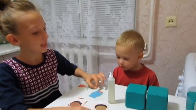 Играем вместе. Развивающие игры "Кубики - переодевалки". смотреть онлайн