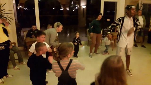 Тур в Египет. Шарм-Эль-Шейх отель Continental Plaza. Африканский Аниматор танец маленьких утят. смотреть онлайн