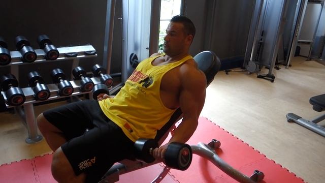 Incline Dumbbell Curl смотреть онлайн