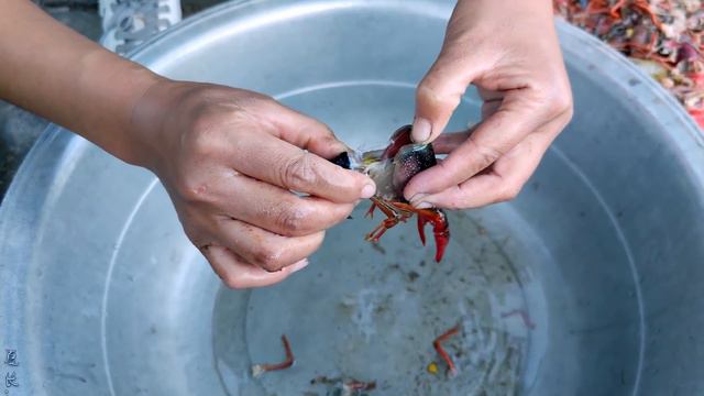 【农家的小勇】200元买8斤小龙虾，老公下厨做十三香小龙虾，夏天吃太过瘾！ смотреть онлайн