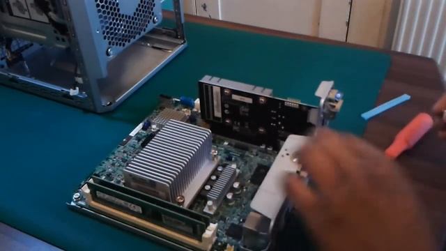 Upgrading HP Proliant Gen8 Microserver (Part 2) - Installing Graphics Card смотреть онлайн
