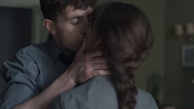 Marianne and Connell "Can we take our clothes off?" - Normal People 1x01 смотреть онлайн
