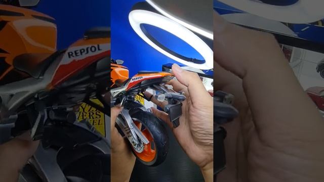 DIECAST NEWRAY MOTOR HONDA CBR FIREBLADE 1000RR SKALA 1/6 REVIEW TIPIS TIPIS смотреть онлайн