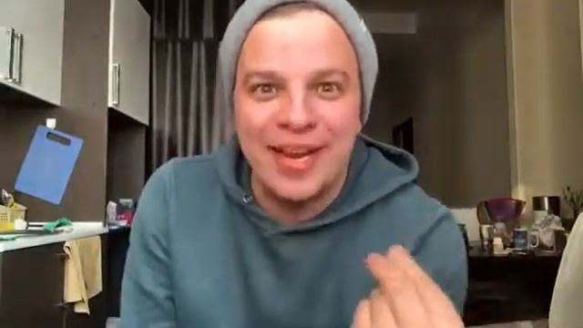 Прикол девочки уважайте себя одевайтесь по теплее смотреть онлайн