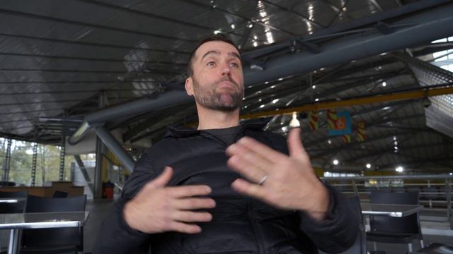 Interview: Brad McGee, cyclist to mentor – explaining his coaching philosophy and his job in 2022 смотреть онлайн