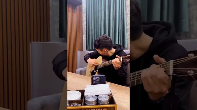 Тот самый казах на гитаре чистый лист ? смотреть онлайн