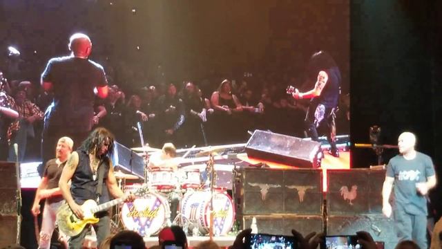 Jackyl ft. DMC- Walk This Way смотреть онлайн