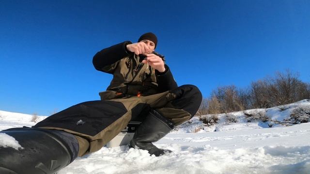 Идущий к реке /Зимняя рыбалка на мормышку / Рыбалка в Котласе / Спортивная рыбалка / Рыбалка в зимо смотреть онлайн