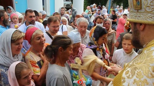 Освящение плодов под колокольный звон. Яблочный Спас