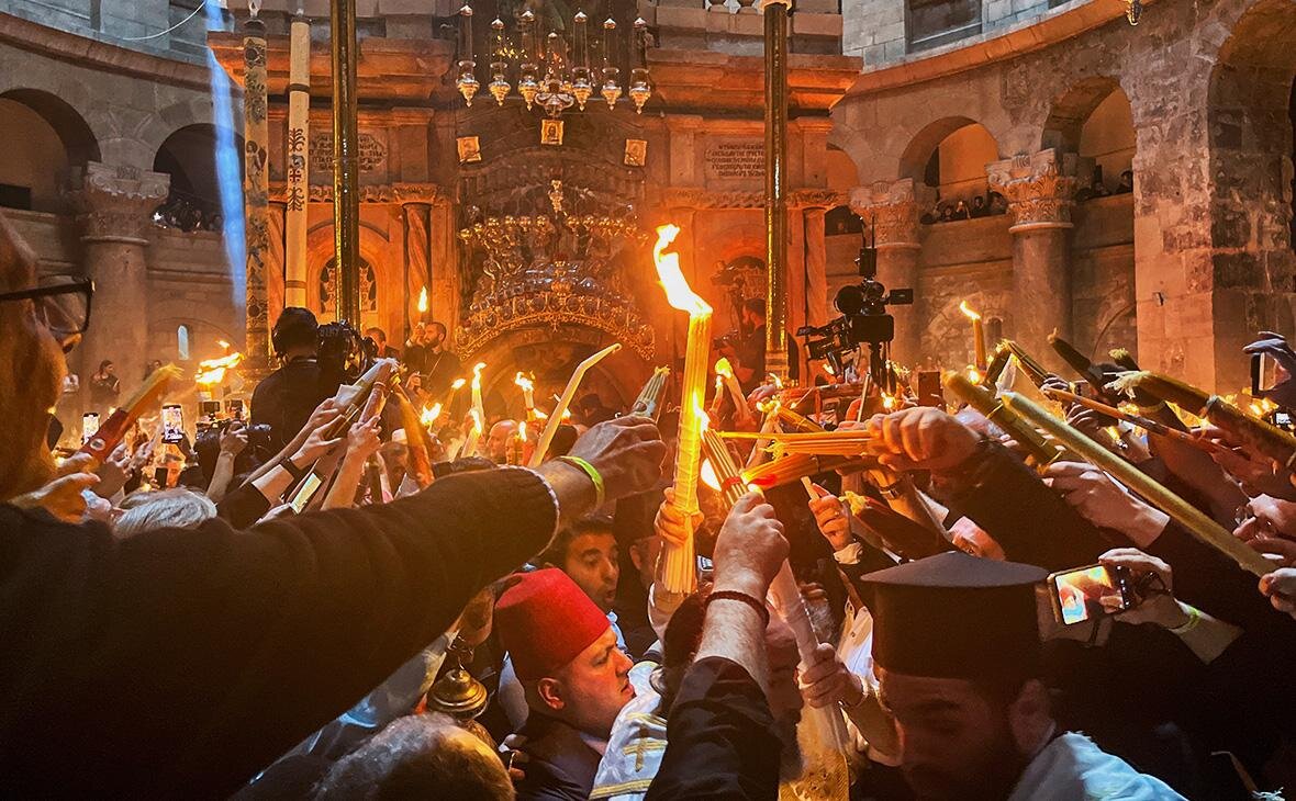 Схождение Благодатного огня в Иерусалиме.
04 мая 2024 смотреть онлайн