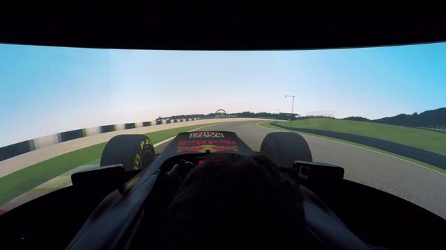 The Red Bull Racing Simulator Challenge: Christian Horner смотреть онлайн