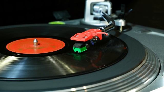 Грампластинка 78 об/мин. Дума думу нагоняет/Комсомольская бригада. 1954 смотреть онлайн