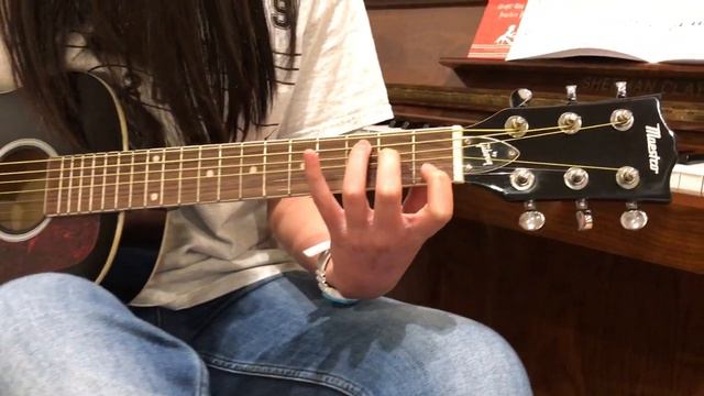 Playing the Gibson Maestro Mini смотреть онлайн