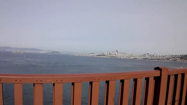 Пешком через Золотые ворота / Walking the Golden Gate Bridge in San Francisco смотреть онлайн