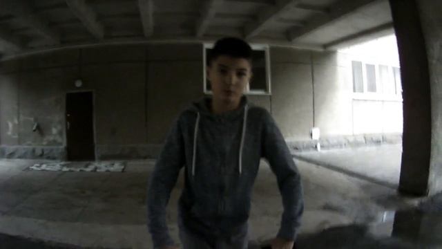 КАК СДЕЛАТЬ 180 НА ТРЮКОВОМ САМОКАТЕ (HOW TO 180) смотреть онлайн