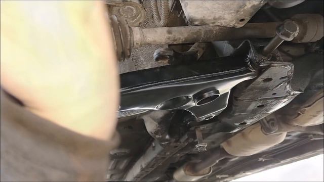 Mitsubishi Lancer 2003 ES - Front Lower Arm Replacement смотреть онлайн