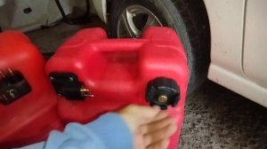 Лодочный мотор Тарпон 9.9 ОТН, заводские дефекты и как я нашëл бак полный бензина.