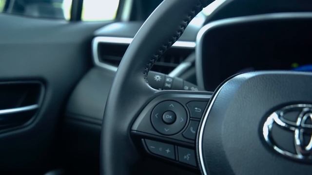 2021 Toyota Corolla Cross Review - Behind the Wheel смотреть онлайн