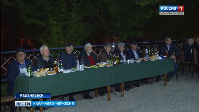 В Карачаевске прошел первый коллективный ифтар смотреть онлайн