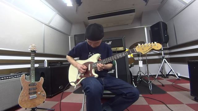 憧れのあのギター！！Fender「Char Mustang Olympic White」を弾かせていただきましたー！！ смотреть онлайн