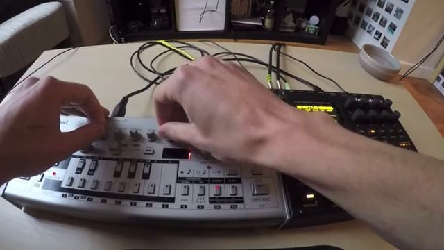 Digitakt meets Roland TB03 Acid-Techno Jam смотреть онлайн