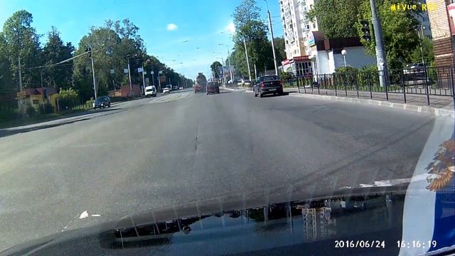 Объезд на подъеме. По ул. Фрунзе сломалась фура. Смоленск. смотреть онлайн