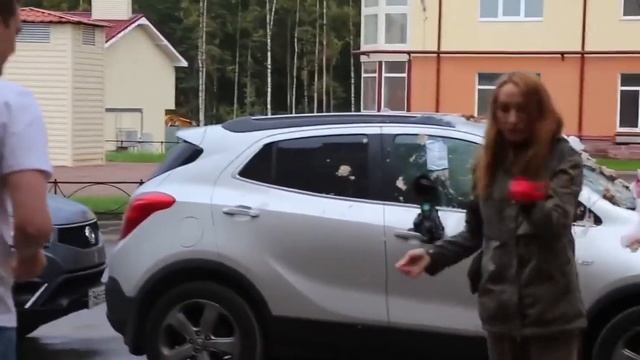 Умная жена за измену подумав испортила не его авто! смотреть онлайн