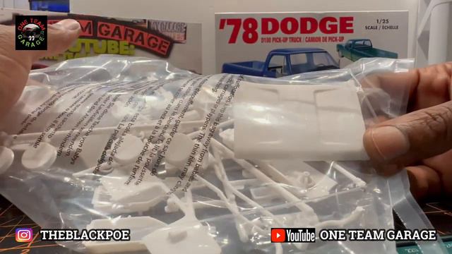 Unboxing: MPC 1978 Dodge D100 Truck: with Custom 426 HEMI! смотреть онлайн