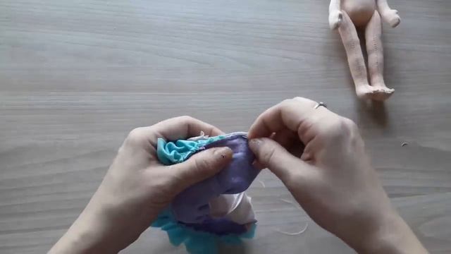 Шьем платье для куклы, подробный мастер класс + выкройка в описании смотреть онлайн