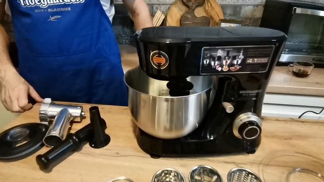 Кухонная машина Redmond RKM 4045 / Распаковка кухонной машины и применение дома смотреть онлайн