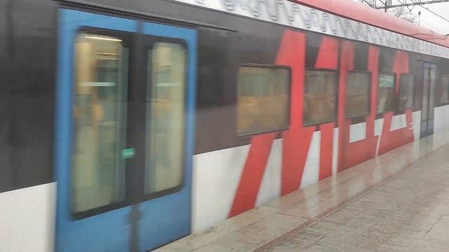 Электропоезд "ЭГЭ2Тв" "Иволга 3.0" №??? прибывает на станцию Перово D3 смотреть онлайн