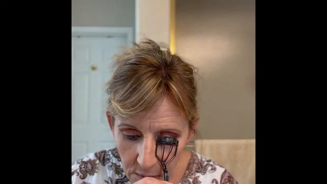 Warm Hues & Downtown Brown Makeup Tutorial - Up Close & Personal with Cleta смотреть онлайн