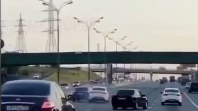 Водители устроили разборки на МКАД смотреть онлайн