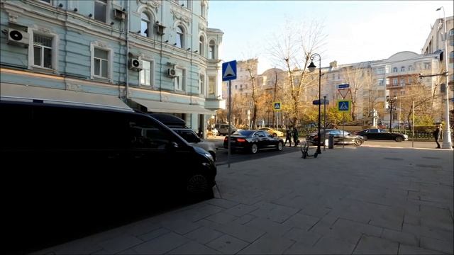 Москва. Прогулка по улице Малая Бронная (Malaya Bronnaya street) 25.10.2019 смотреть онлайн