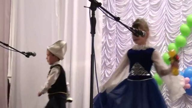 Белек Муктарбеков, Полина Озерова - Телефон (Сары-Озон Чолпондору 2015) "Соловушки" Кара-Балта смотреть онлайн