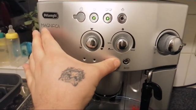 DeLonghi Magnifica coffee machine descale #howto #descale #disaster? смотреть онлайн