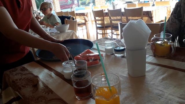 ЗАВТРАК.ОТЕЛЬ SUOI HONG REZORT.ВСЕГДА МНОГО ЕДЫ😁 смотреть онлайн