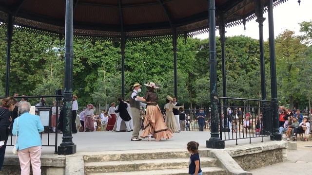 ЛЮКСЕМБУРГСКИЙ САД, РЕТРО ПРЕДСТАВЛЕНИЕ. ТАНЦЫ ??. смотреть онлайн