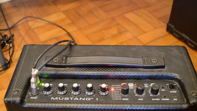 Teste Fender Mustang 1 - Amplificador смотреть онлайн