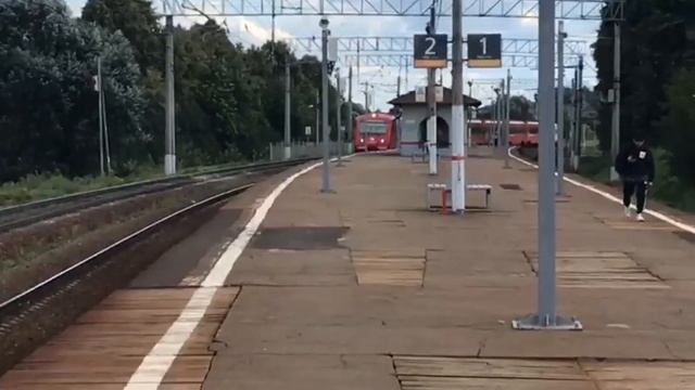 ДВА ПРИВЕТЛИВЫХ АЭРОЭКСПРЕССА! ЭД4МКМ-АЭРО-0004 И АЭРО-0003 по пл. Булатниково. смотреть онлайн