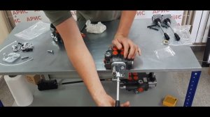 Установка джойстика на распределитель. Сборка механического джойстика на гидрораспределитель.