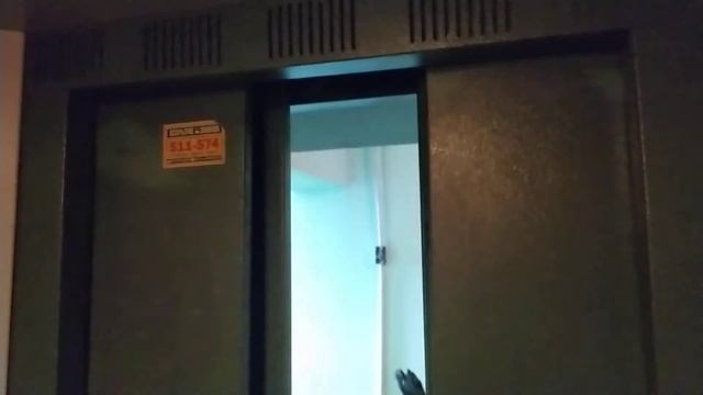 (Переснято 2-й раз) Лифт ЩЛЗ в раб. с 2004 г. после замены ламп @ Ул. Профессора Никулина, д.10, п. смотреть онлайн