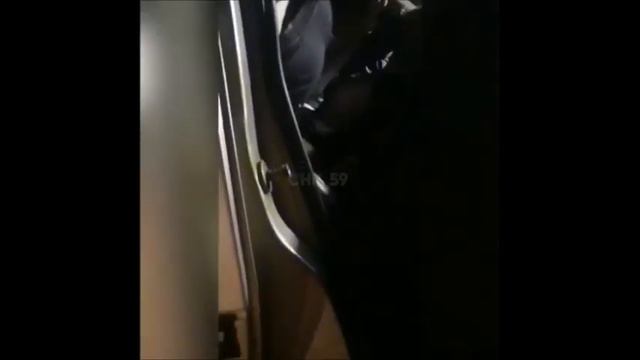 мужчину жестко избивают полицейские смотреть онлайн