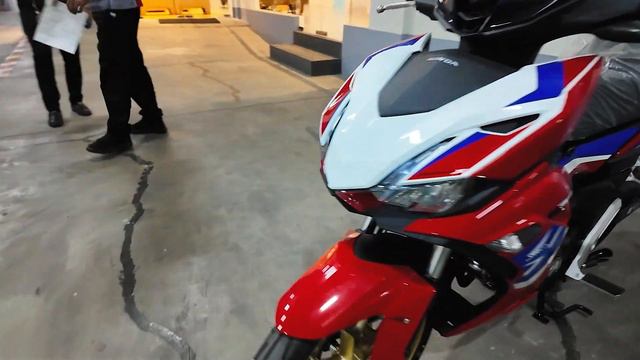 Picking Up A Honda Winner X ABS Racing Variant смотреть онлайн