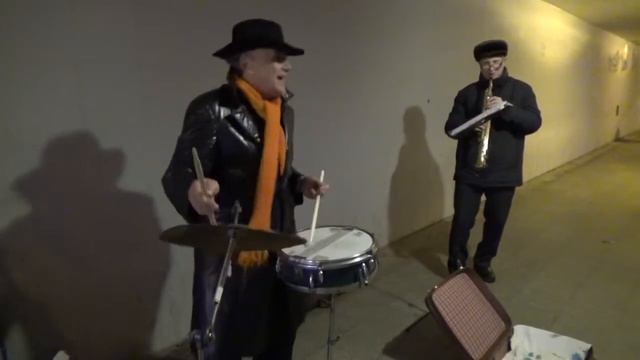 Крутые музыканты в переходе на Мусина