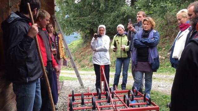 Йозеф Хольцер о навесном оборудовании для мини-трактора (Культиватор и картофелекопалка) смотреть онлайн